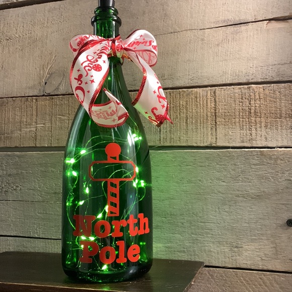 Green ‘North Pole’ champagne bottle lantern - Picture 4 of 10